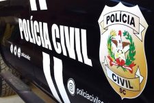 policia-prende-jovem-que-usava-perfis-falsos-para-ameacar-escolas-e-creches-de-sc