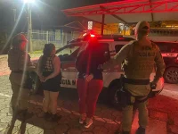 mulher-e-presa-com-cocaina-no-sutia-apos-fugir-da-policia-na-grande-florianopolis