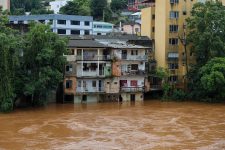 chuvas-em-sc-causam-3-mortes,-1-desaparecimento-e-deixam-5,7-mil-pessoas-desabrigadas